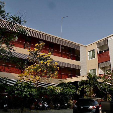 Hotel Pakdee House Udon Thani Exterior foto