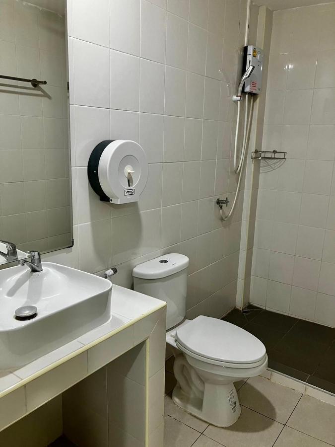Hotel Pakdee House Udon Thani Exterior foto